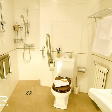 Elegant And Large Apartament Ctr